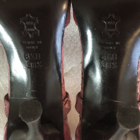 Sexy Dusty Pink Velvet & Snakeskin Pumps by BCBGMAXAZRIA - Picture 7 of 8